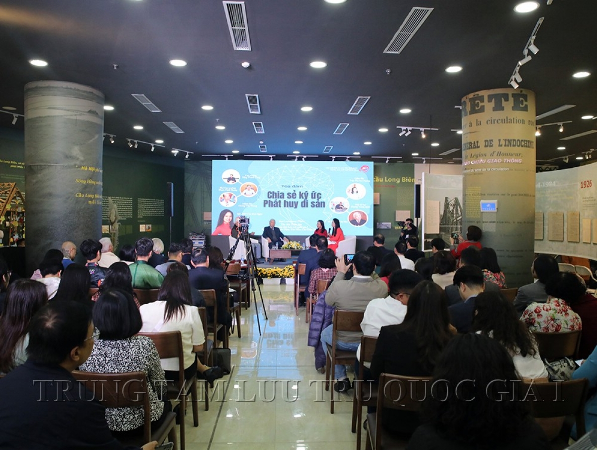 Nhiều bạn trẻ tham dự cuộc tọa đàm