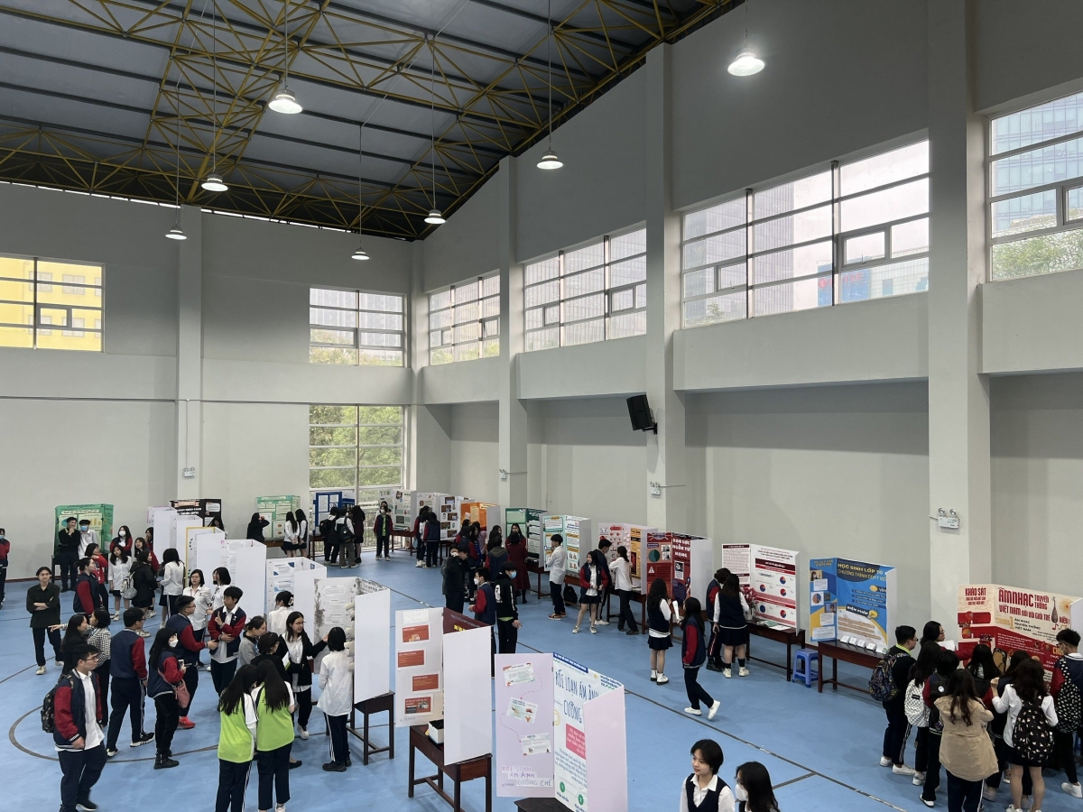 Không gian cuộc thi KHKT trường Thực nghiệm KHGD khối THPT