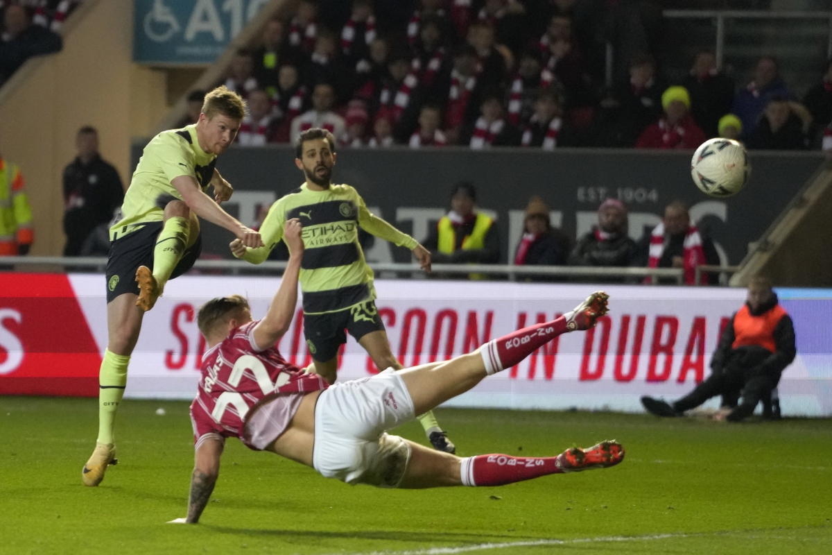 Kevin De Bruyne lập siêu phẩm sút xa