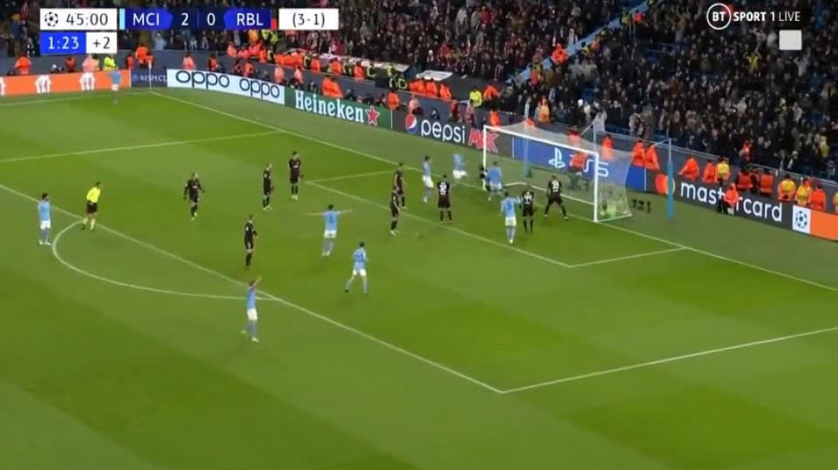 Erling Haaland nâng tỷ số lên 3-0 trong tình huống này