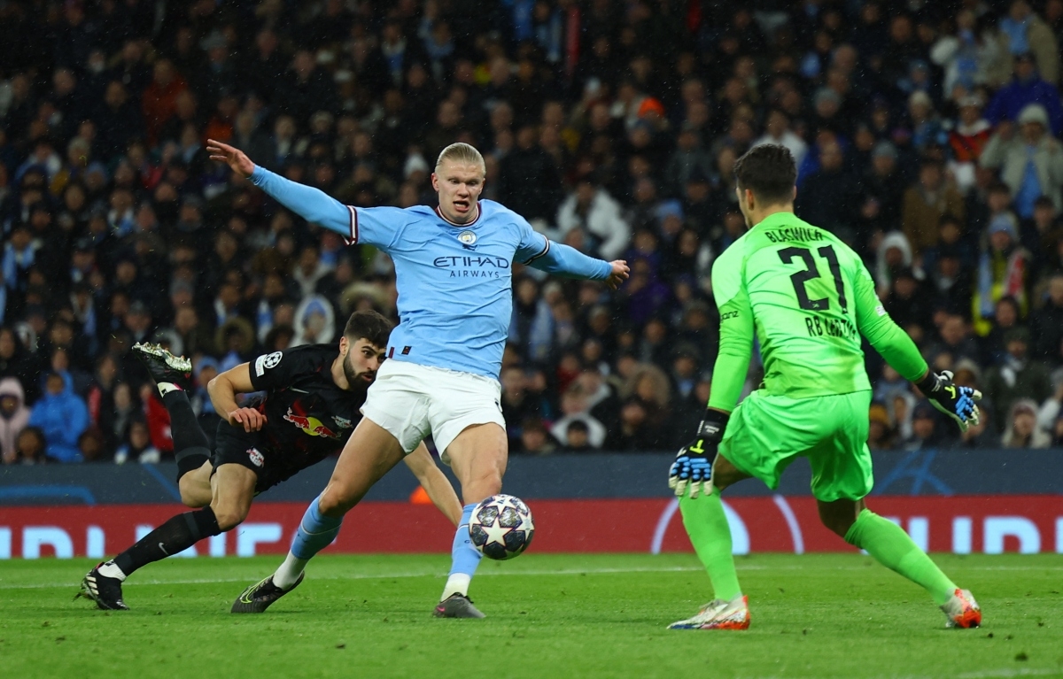 Erling Haaland nâng tỷ số lên 5-0 và 6-0 từ những cú sút cận thành