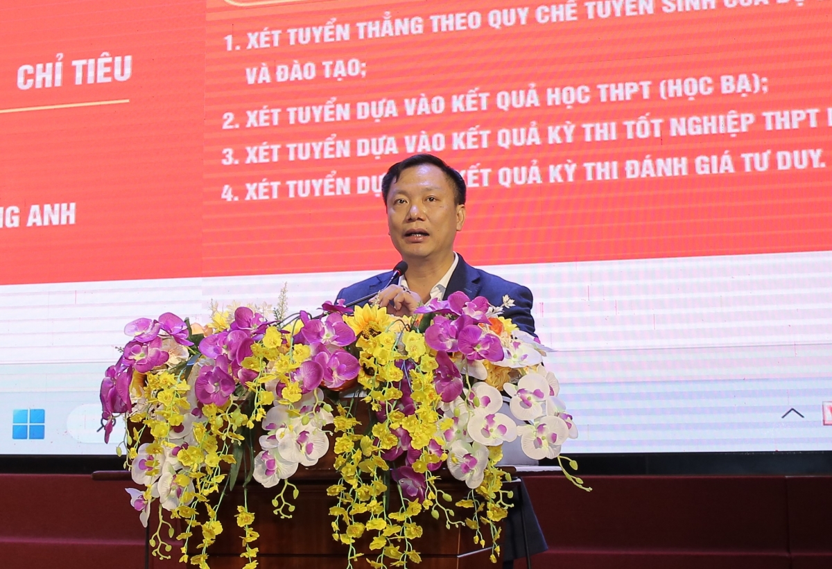 TS. Trần Khắc Thạc, Phó trưởng Phòng Đào tạo chia sẻ thông tin tuyển sinh của trường Đại học Thủy lợi năm 2023 tới học sinh