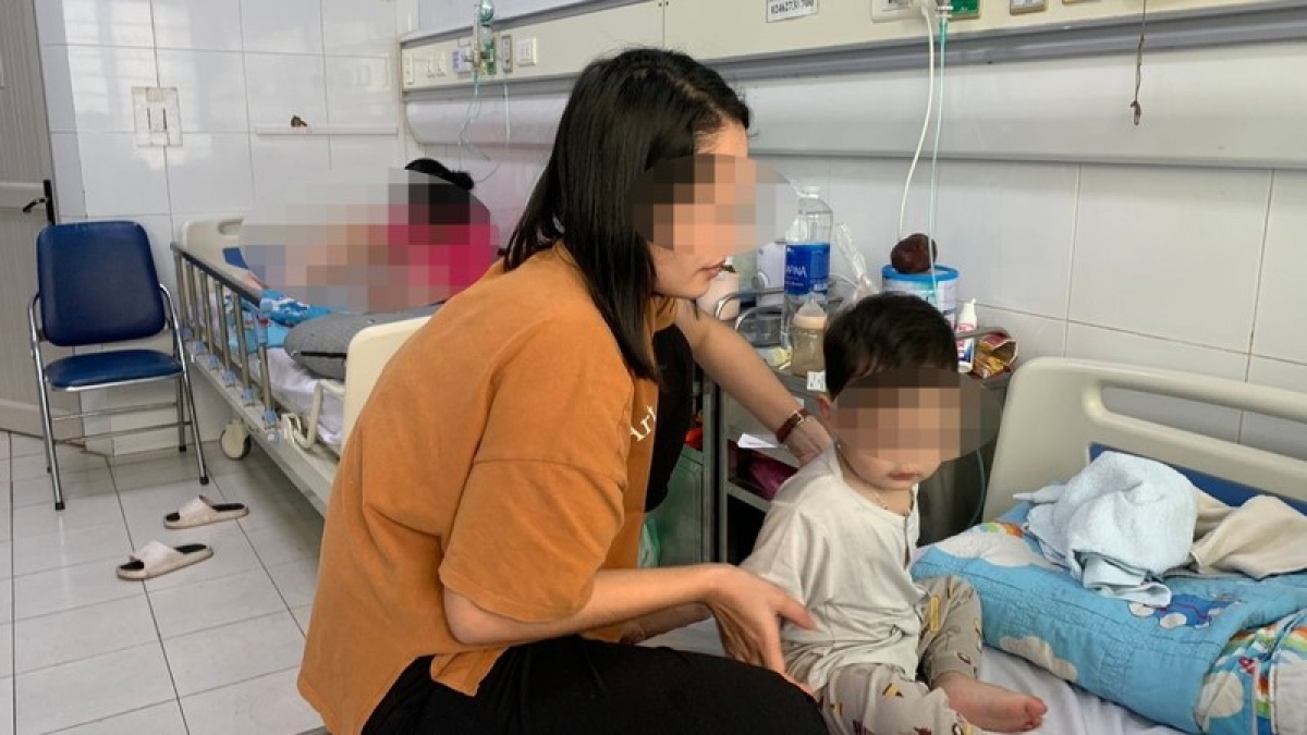 Virus hợp bào hô hấp thường xuất hiện vào thời điểm chuyển giao giữa xuân sang hè. Những trẻ có sức đề kháng non yếu dễ bị nhiễm bệnh hơn cả.