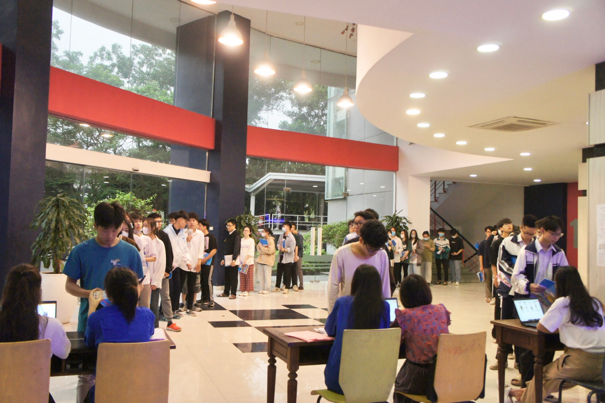 Thí sinh dự thi HSA đợt 302 tại Trường Đại học Thăng Long ngày 25-26/03/2023