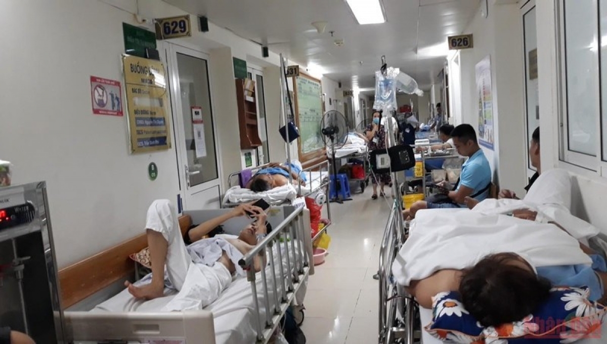 Việc thiếu sinh phẩm, trang thiết bị y tế khiến ngay cả các bác sĩ cũng gặp khó