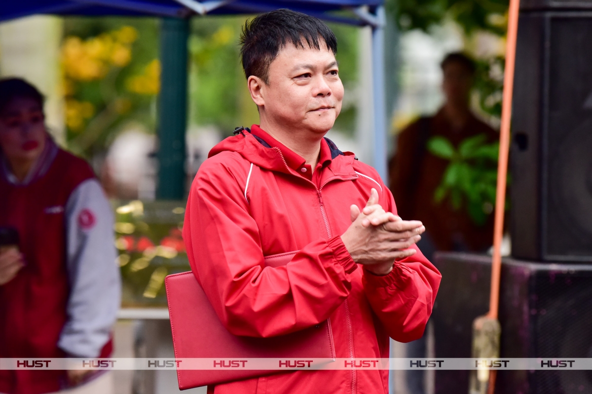 PGS Nguyễn Phong Điền - Phó Giám đốc Đại học Bách khoa Hà Nội phát biểu tại buổi lễ