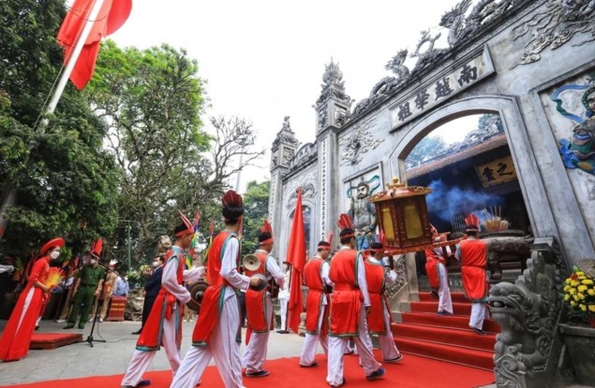 Rước kiệu vào Đền Thượng Khu di tích lịch sử Quốc gia đặc biệt Đền Hùng