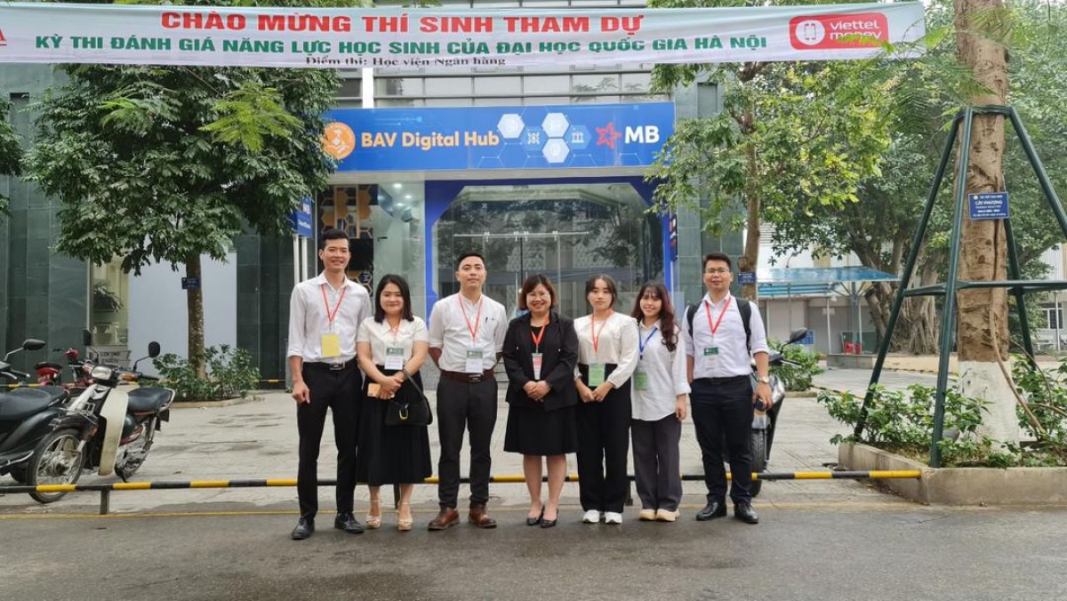 Cán bộ Trung tâm Khảo thí ĐHQGHN triển khai công tác thi HSA tại Học viện Ngân hàng
ngày 11-12/03/2023