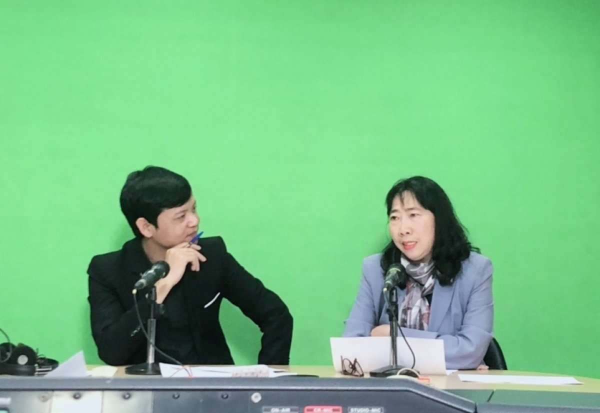 (PGS.TS Hoàng Thị Thu Hương, Đại học Bách khoa Hà Nội tham gia talk Diễn đàn VOV2)