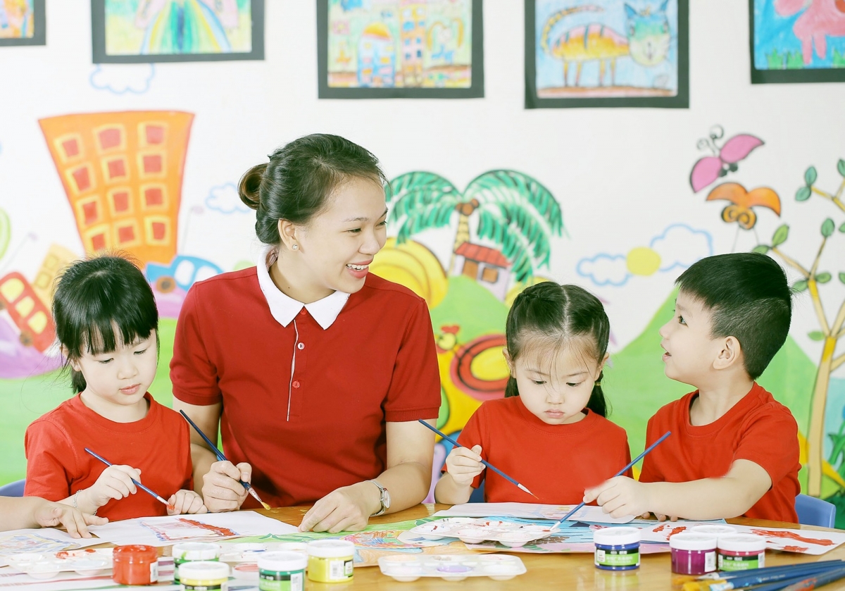 Theo quy định mới của Bộ GD-ĐT, đối với giáo viên mầm non, thời gian giữ chức danh nghề nghiệp hạng III từ 9 năm xuống còn 3 năm