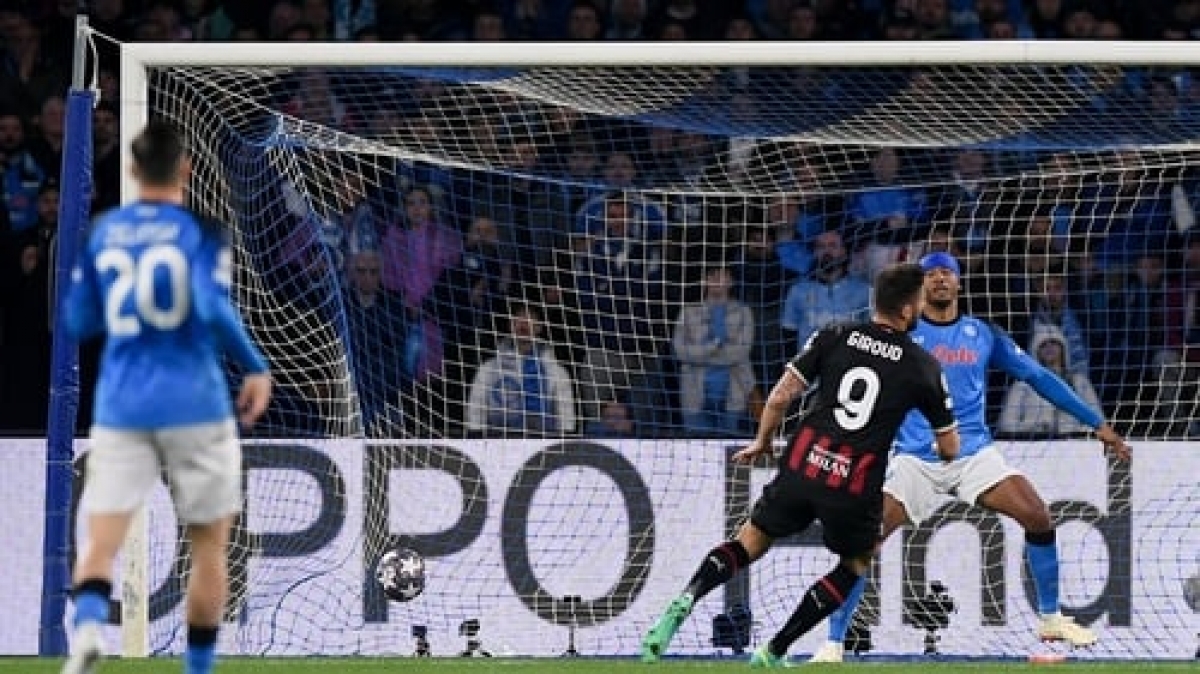 Olivier Giroud lập công chuộc tội vào cuối hiệp 1