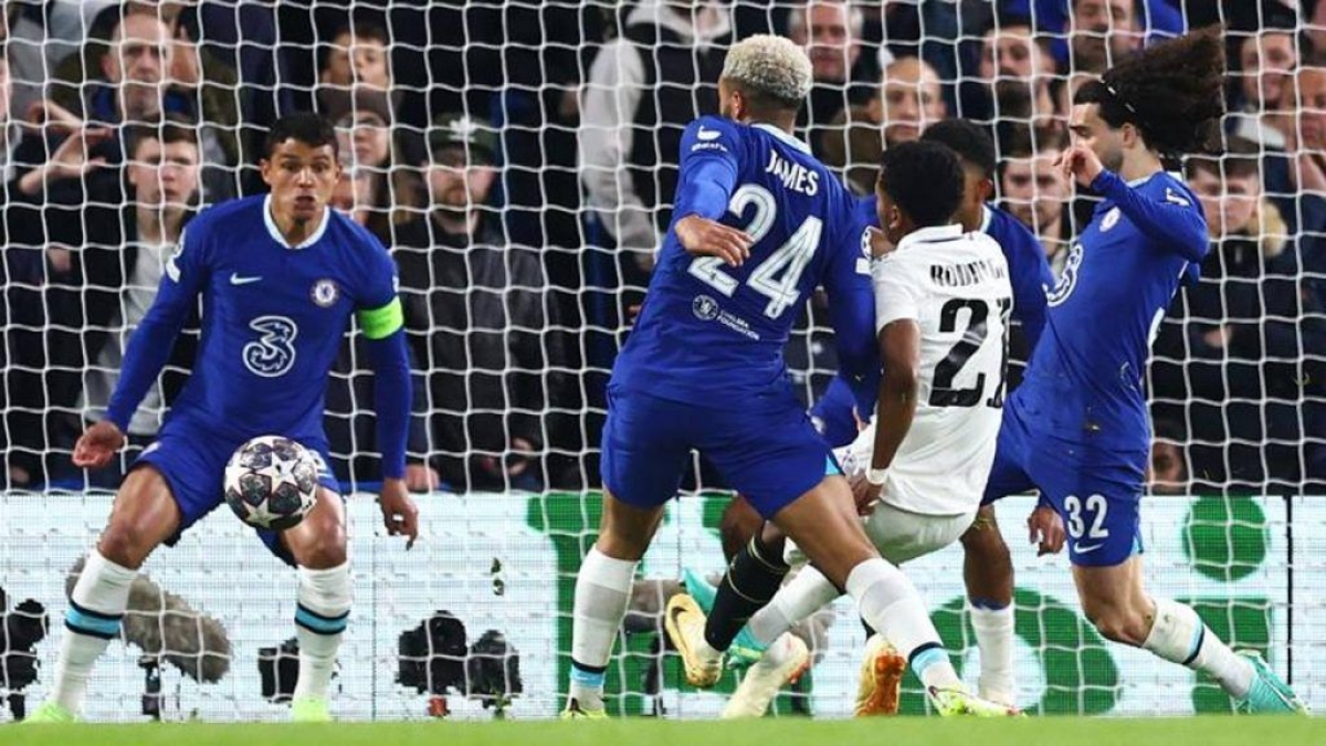 Rodrygo chọc thủng lưới thủ môn Kepa lần thứ nhất