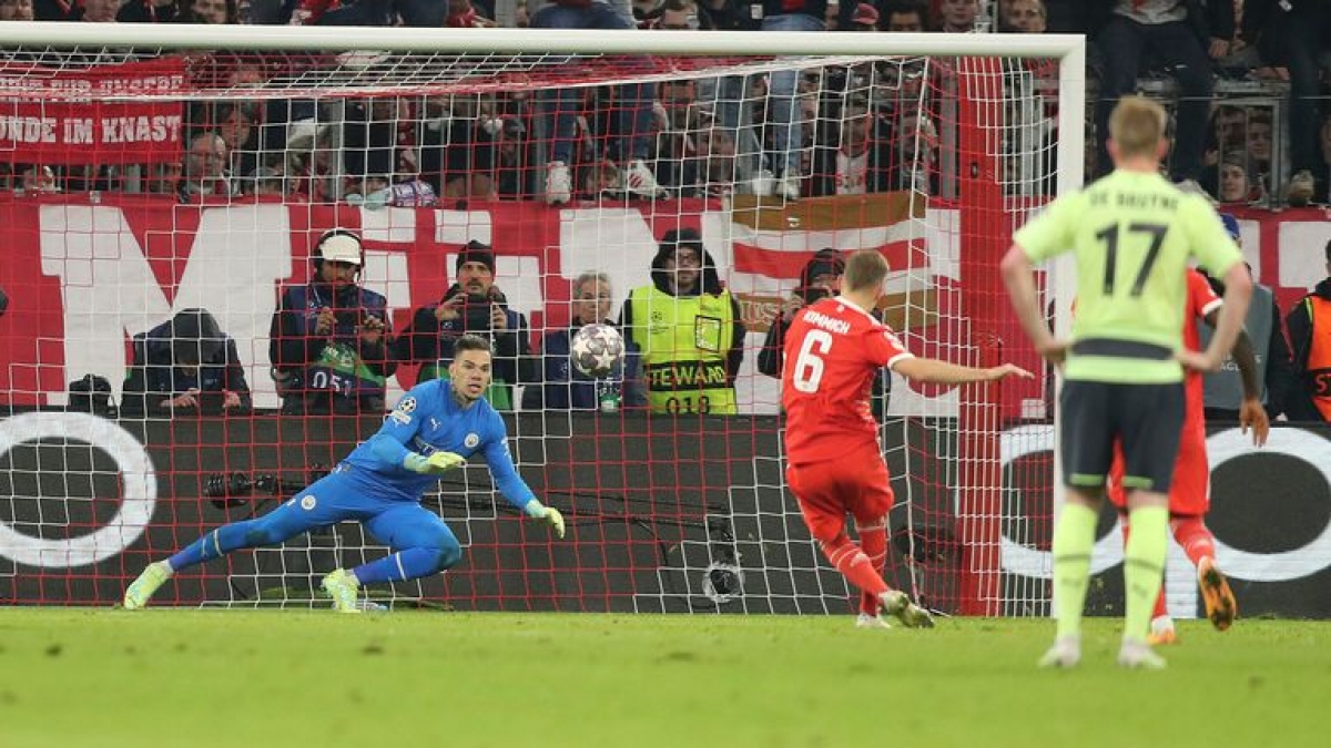 Joshua Kimmich thực hiện thành công quả đá phạt đền