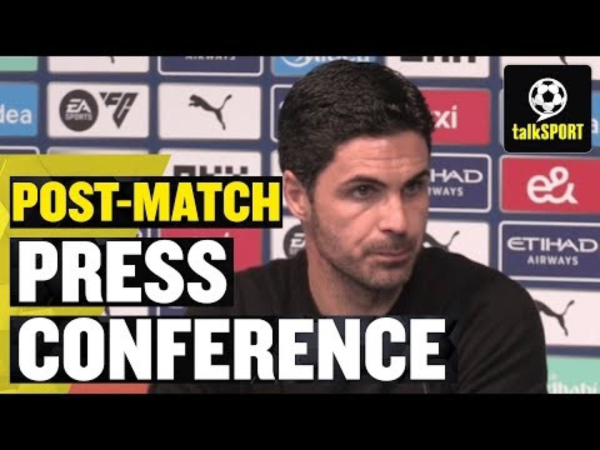 HLV Mikel Arteta buồn bã sau khi Arsenal nhận thất bại trước Man City