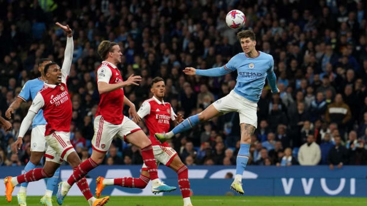 John Stones đánh đầu ghi bàn