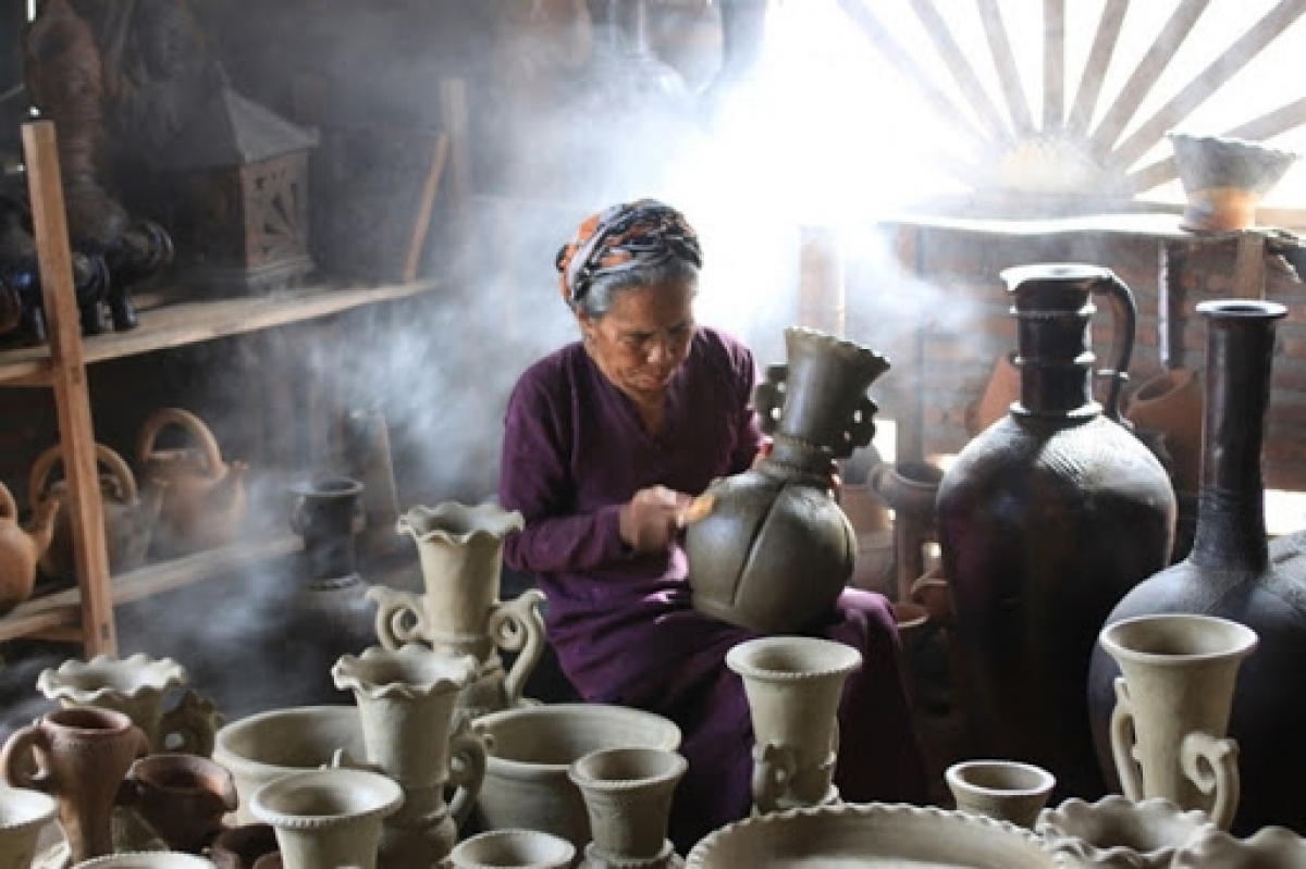 Nghệ thuật làm Gốm Bàu Trúc của người Chăm vừa được UNESCO ghi danh là Di sản văn hóa phi vật thể cần được bảo vệ khẩn cấp