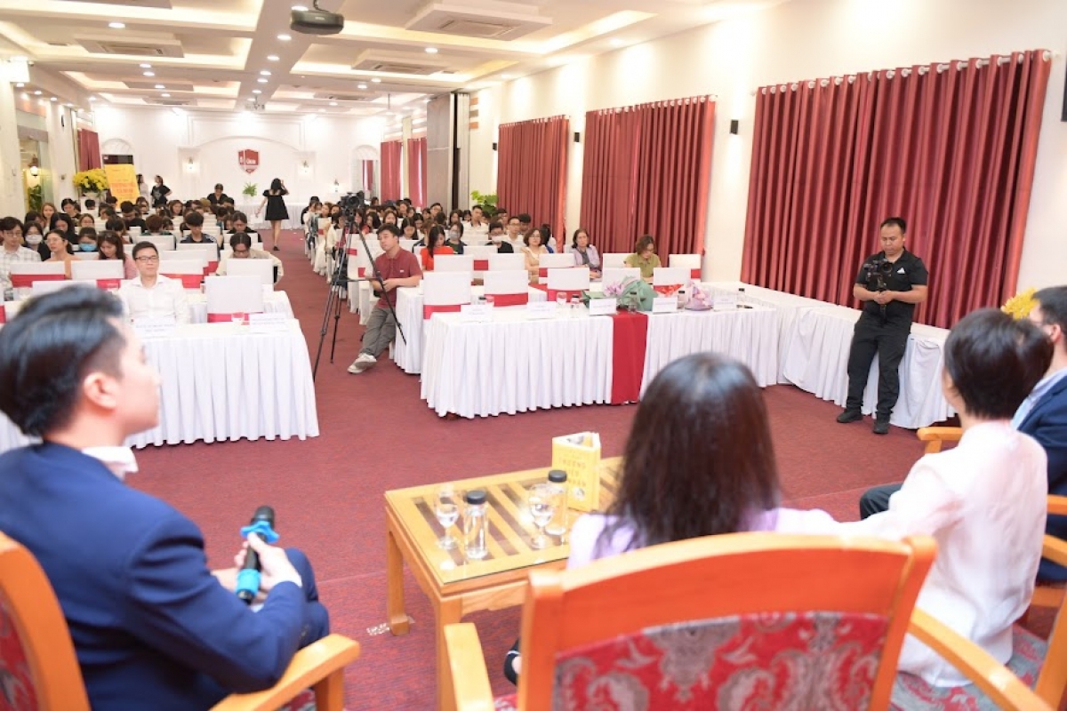 Quang cảnh buổi Lễ ra mắt sách 'Xây dựng thương hiệu cá nhân cho người làm kinh doanh"
