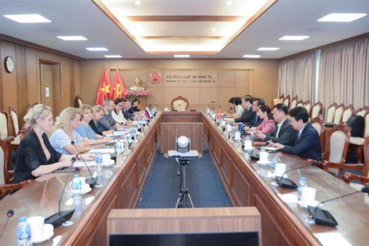 Bộ GD-ĐT làm việc với đoàn công tác của Bộ Khoa học và Giáo dục Đại học Nga