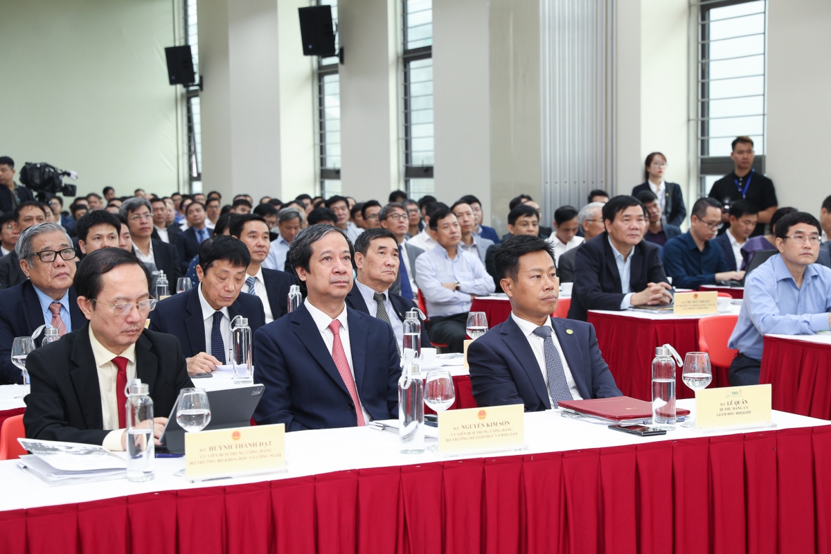 Bộ trưởng Bộ KH&CN Huỳnh Thành Đạt, Bộ trưởng Bộ GD-ĐT Nguyễn Kim Sơn và Giám đốc ĐHQGHN Lê Quân