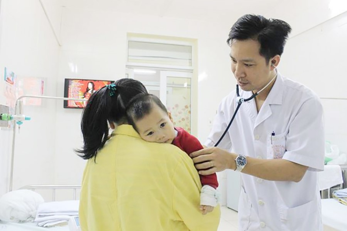 BS Trương Văn Quý khuyên cha mẹ đưa trẻ đi khám sớm khi có dấu hiệu bệnh tránh tự điều trị tại nhà