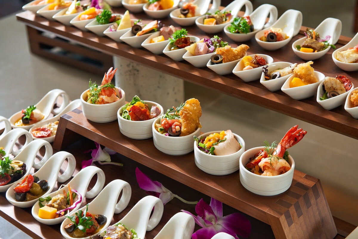 Thực đơn buffet trên du thuyền đa dạng, với hơn 100 món ngon Âu - Á