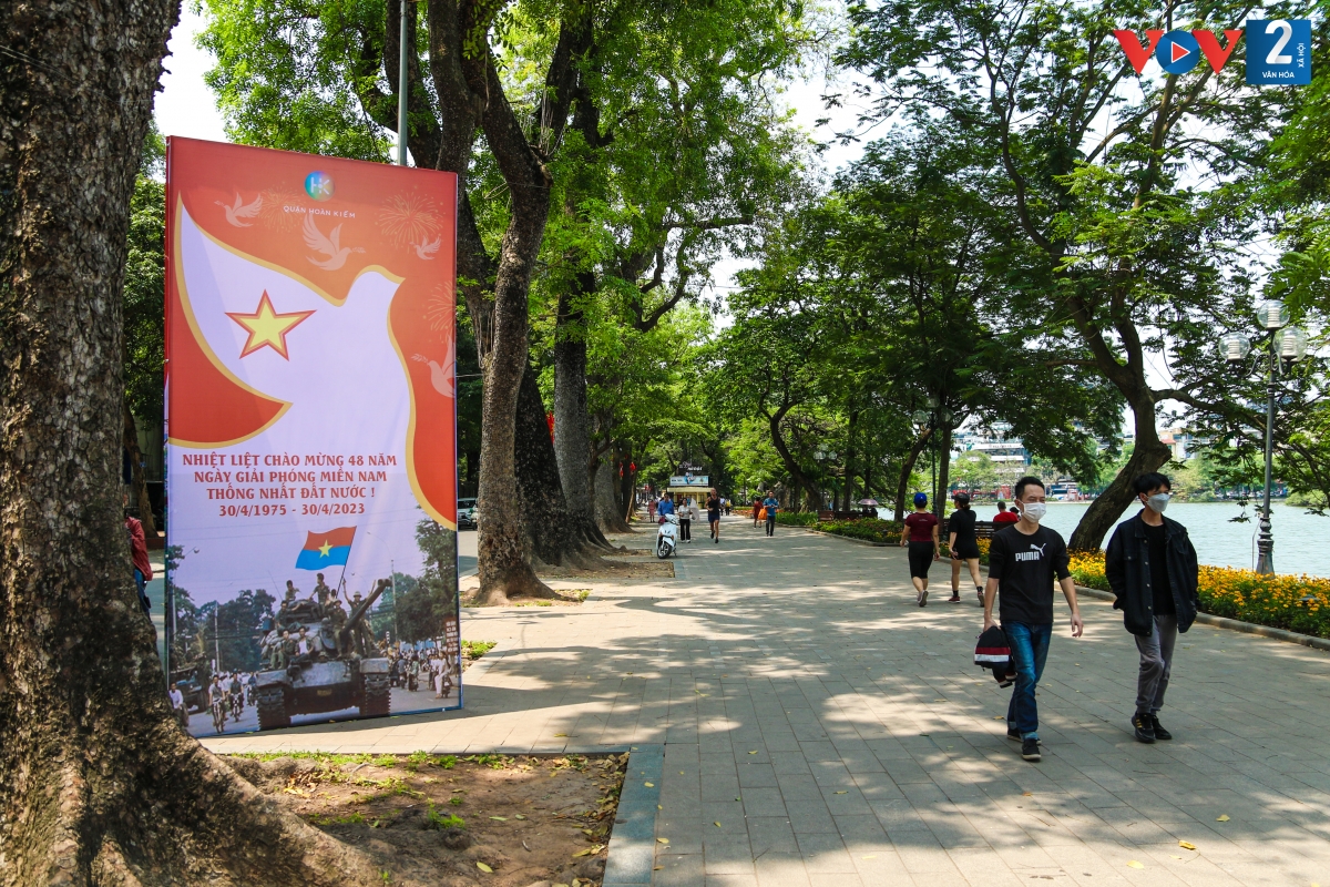 Hoạt động tuyên truyền, cổ động trực quan nhằm tạo không khí tưng bừng, phấn khởi trong các tầng lớp Nhân dân.