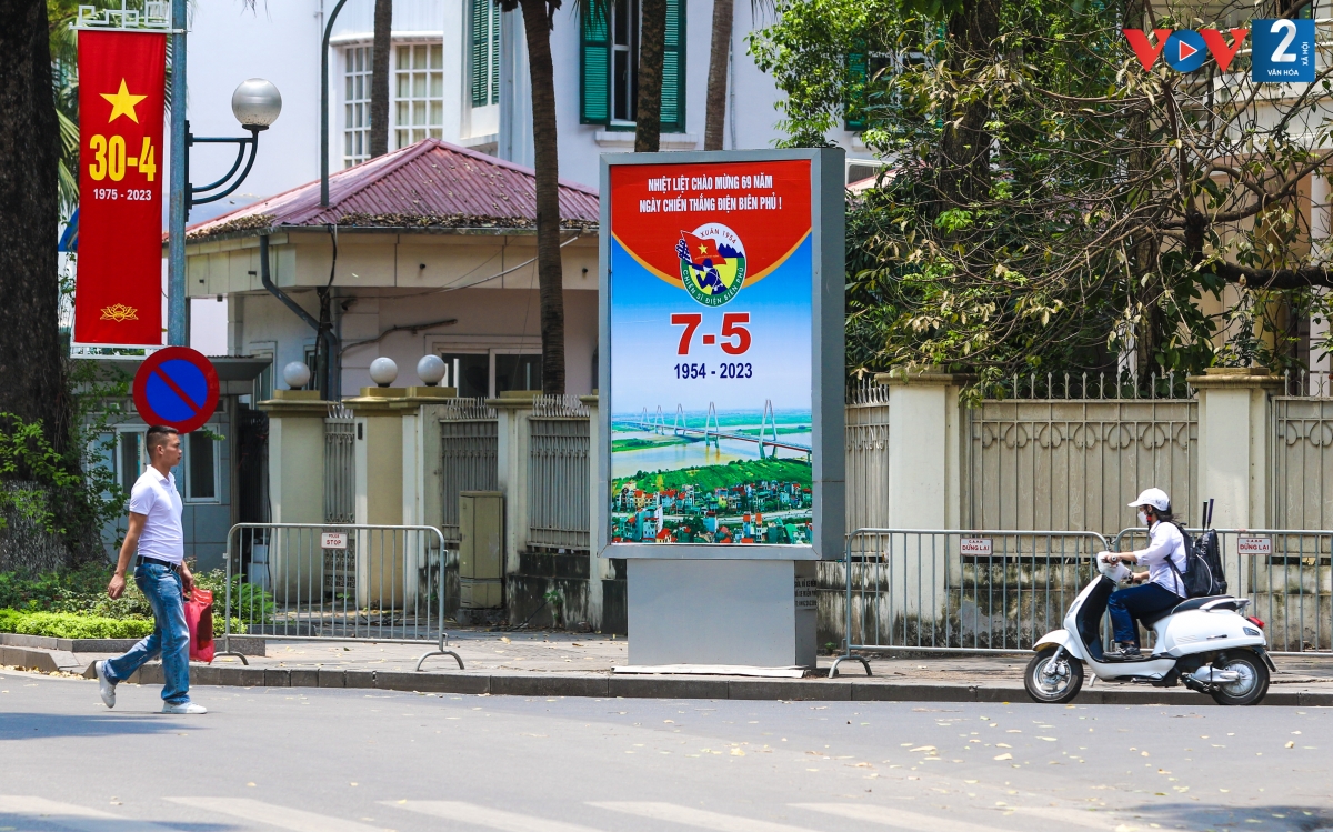 Công tác trang trí, tuyên truyền, cổ động trực quan được thành phố Hà Nội tổ chức trang trọng, thiết thực