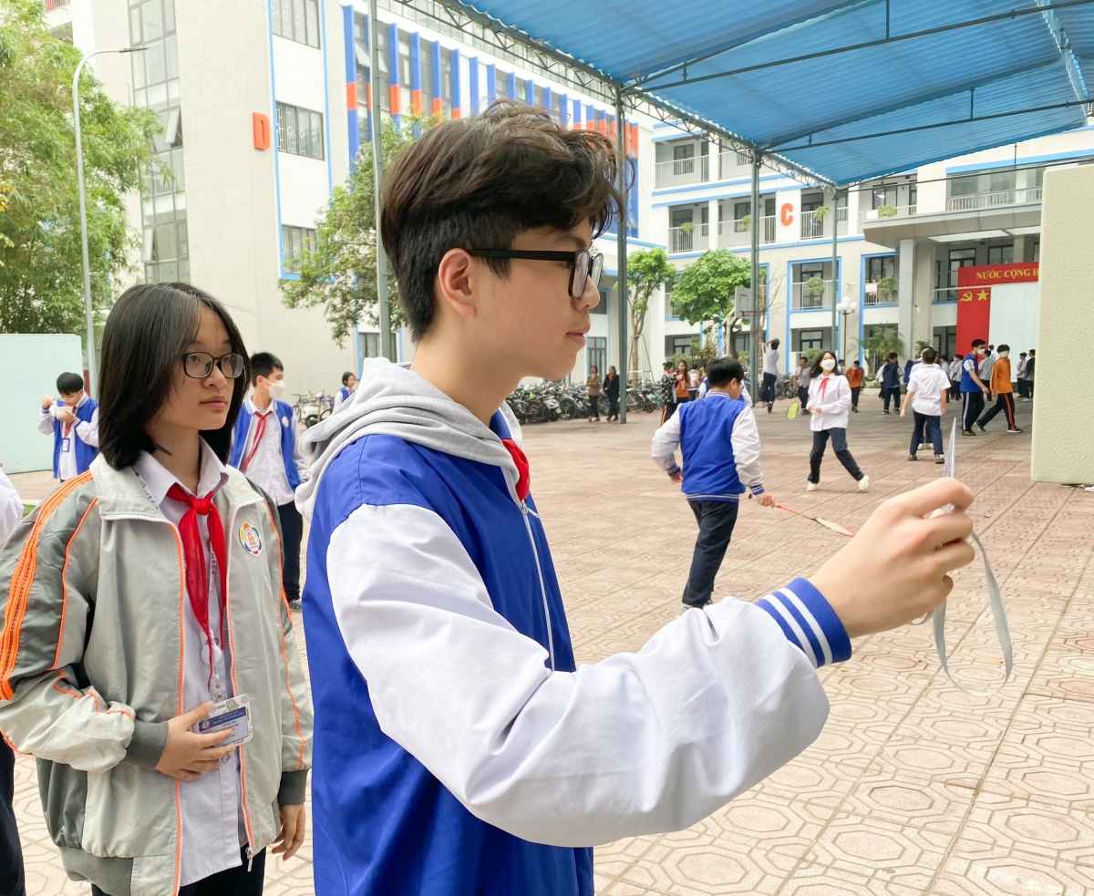Sử dụng thẻ từ trong việc điểm danh đầu giờ, cuối giờ học đang được rèn thành thói quen cho học sinh nhằm tạo sự kết nối, quản lý giữa gia đình và nhà trường.