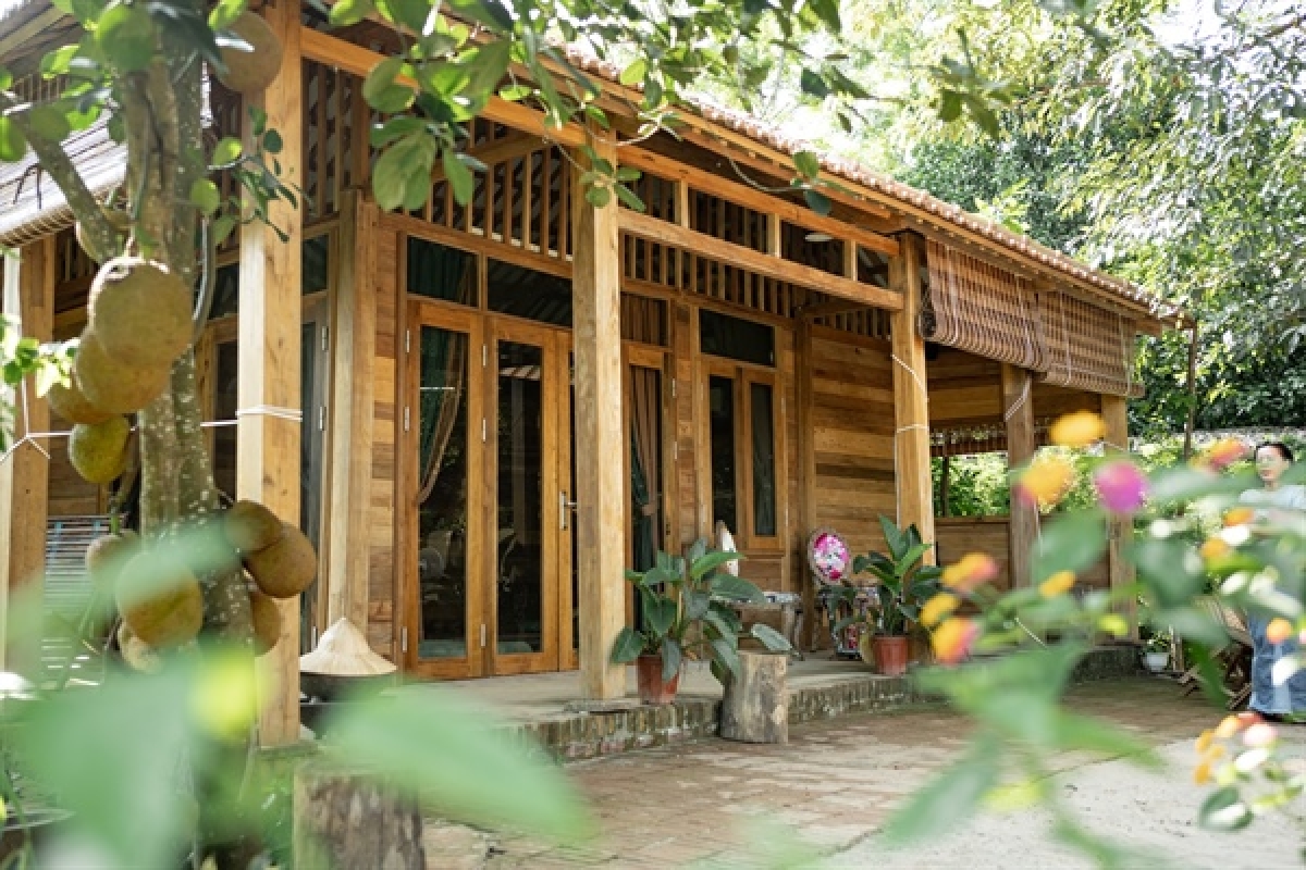 1 góc homestay Nhà Duối, một trong những điểm dừng chân hấp dẫn ở khu vực thôn Lòng Hồ