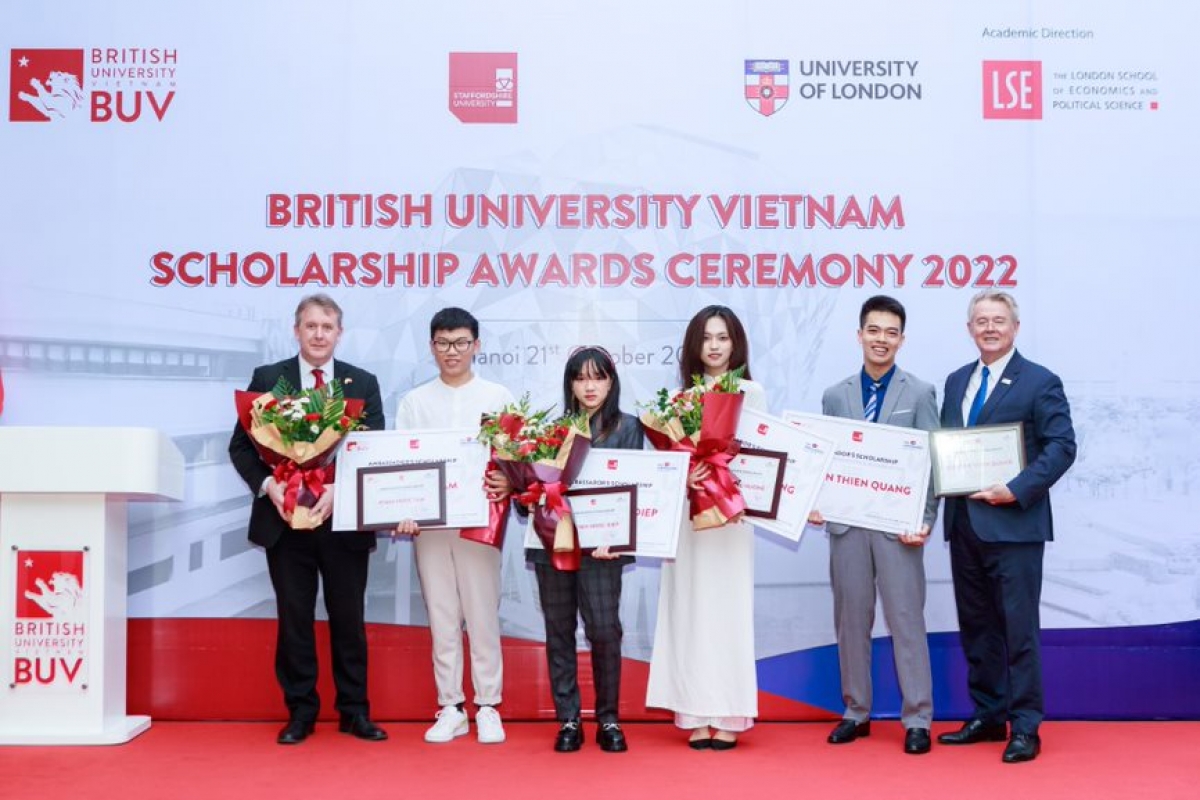 Một số hình ảnh tại lễ trao học bổng Trái tim sư tử năm 2022