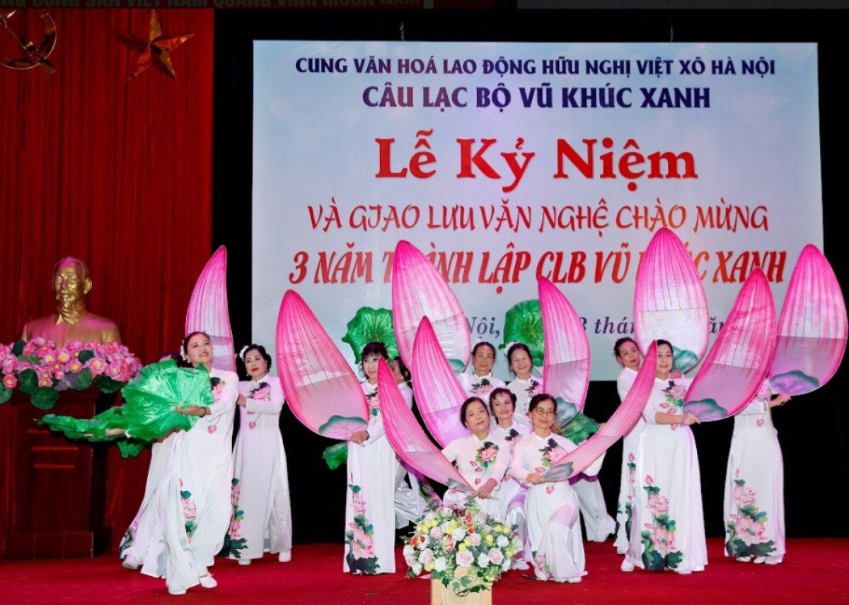 “Nếu nghĩ mình trẻ thì chẳng bao giờ thấy già” là phương châm sống của các thành viên
CLB Vũ khúc xanh