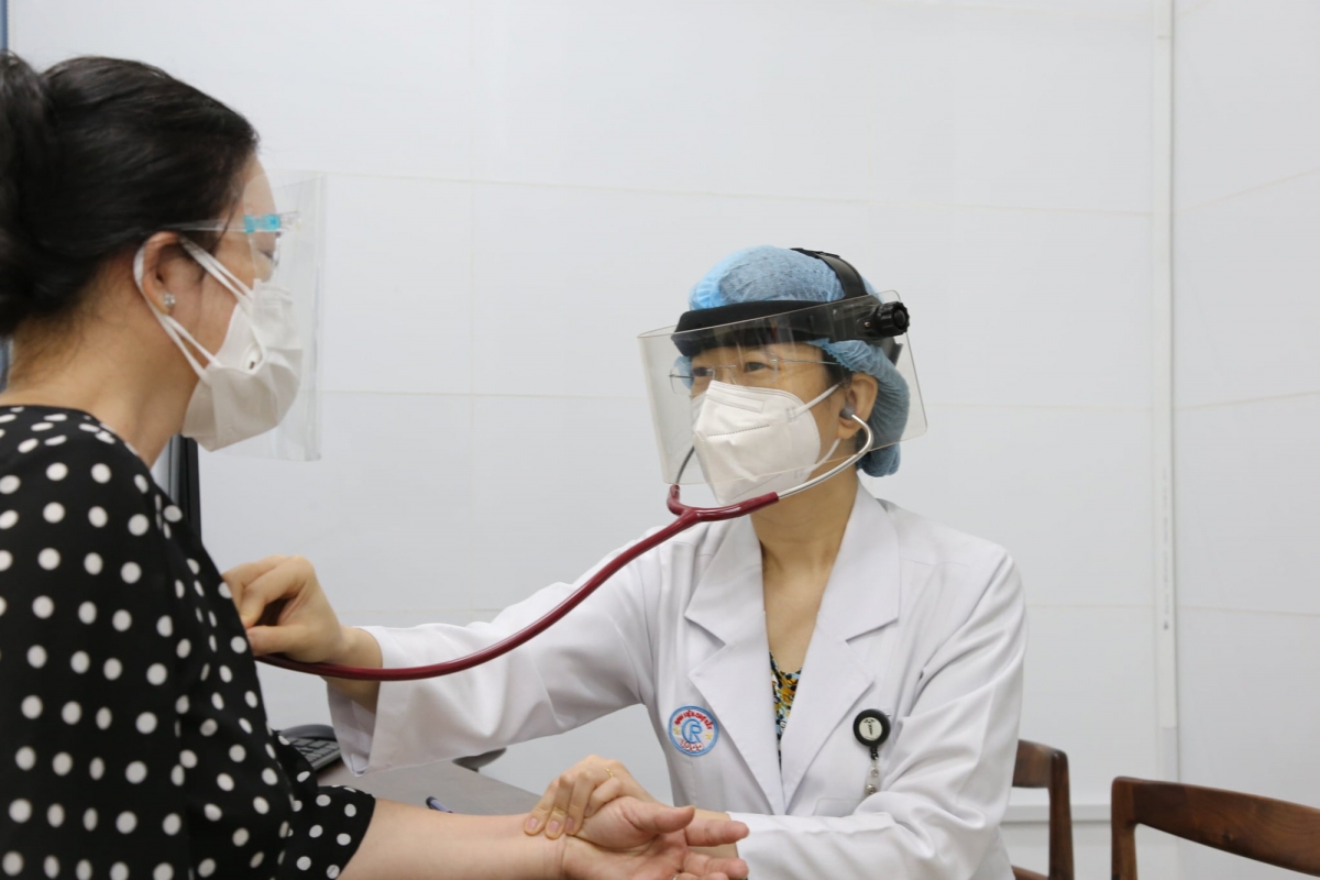 Bệnh nhân có bệnh lý mạn tính cần được theo dõi sát sao khi mắc Covid-19 (Ảnh minh họa)