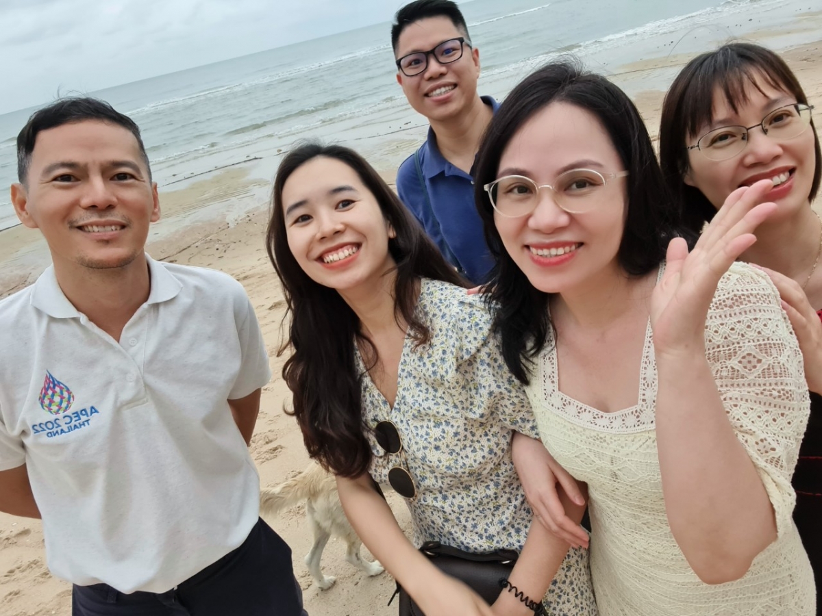 Khách du lịch tại biển Cha-am, tỉnh Phetchaburi, Thái Lan