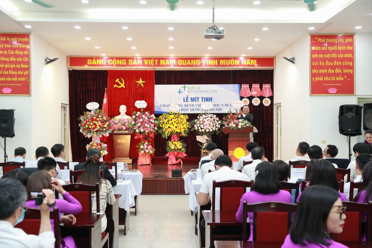 Ông Bùi Ngọc Minh - tân Giám đốc Bệnh viện ĐH Y Dược phát biểu tại buổi lễ 