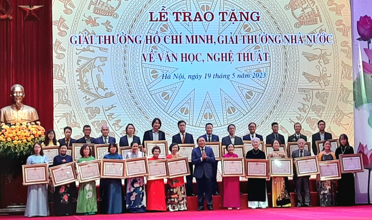 Các tác giả, đồng tác giả nhận giải thưởng Nhà nước về văn học nghệ thuật