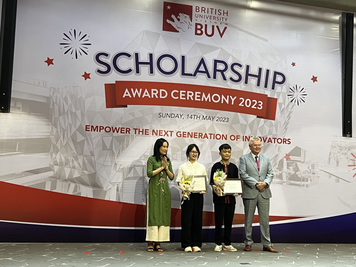 Vi Thanh Nhật và Đỗ Ngọc Ánh 2 thi sinh được nhận học bổng Trái tim sư tử 2023 của BUV