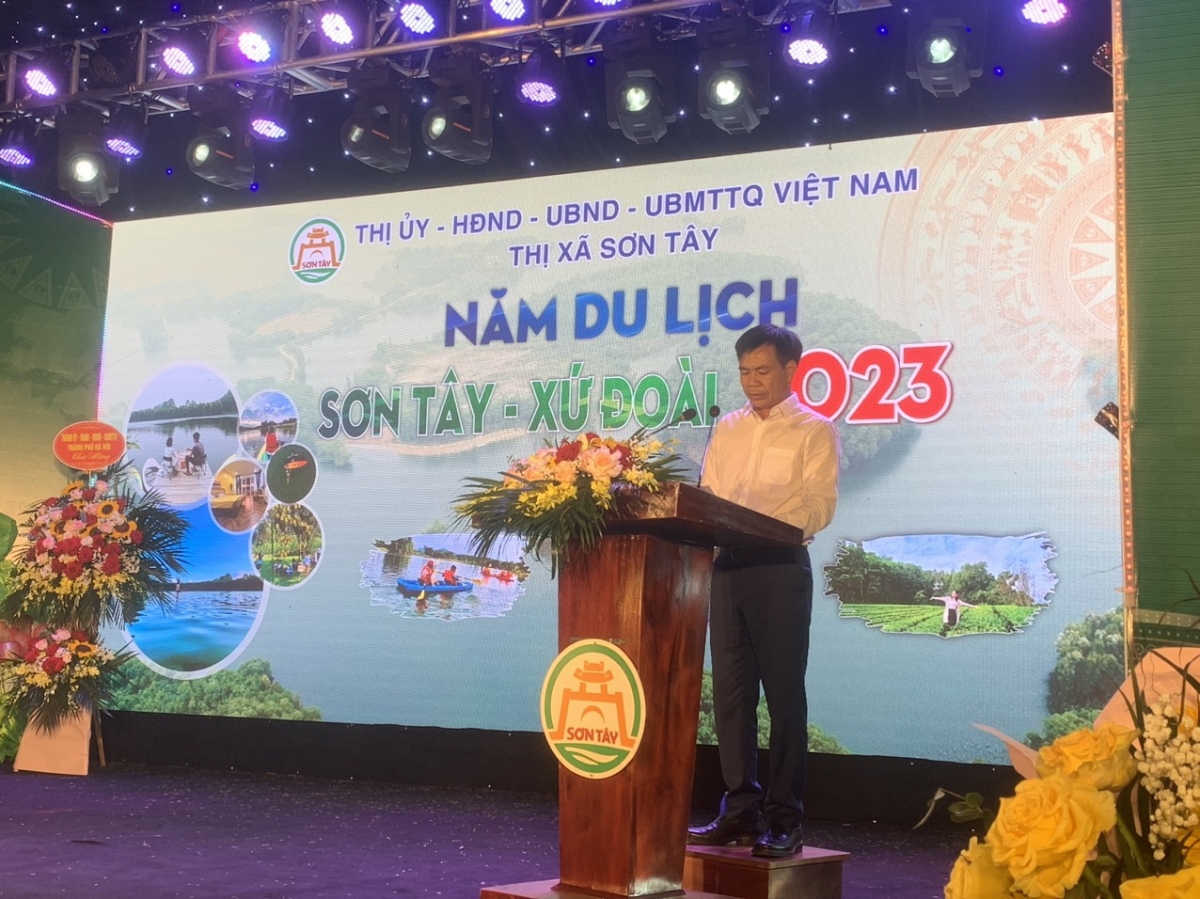 Ông Ngô Đình Ngũ – Phó bí thư thị ủy, Chủ tịch UBND thị xã Sơn Tây