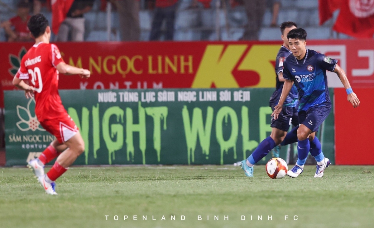 Đức Chinh lần đầu "nổ súng" ở V.League sau 2 năm (Ảnh: TopenLand Bình Định)