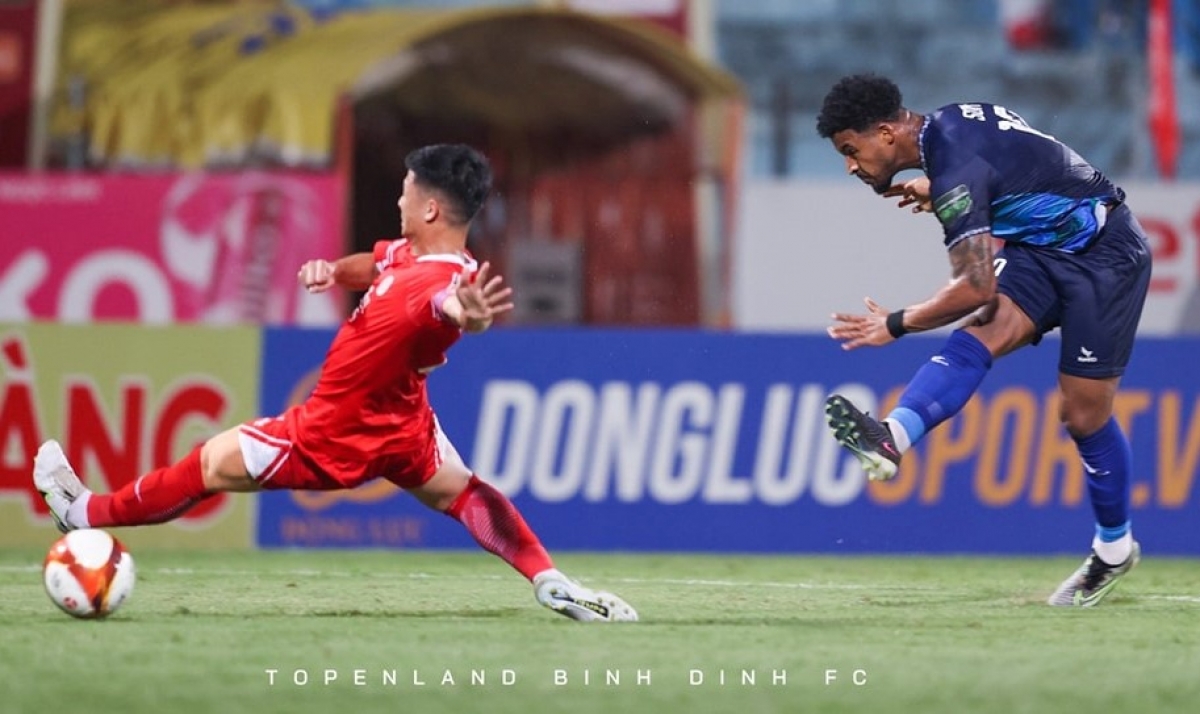 Đội chủ nhà gần như "chấp ngoại binh" (Ảnh: TopendLand Bình Định)