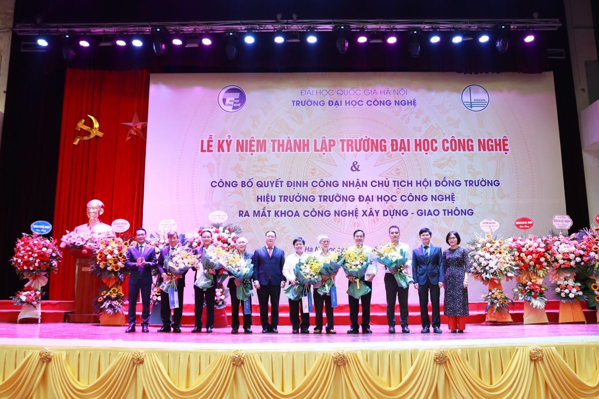 Các thế hệ lãnh đạo Trường ĐH Công nghệ - ĐHQG Hà Nội