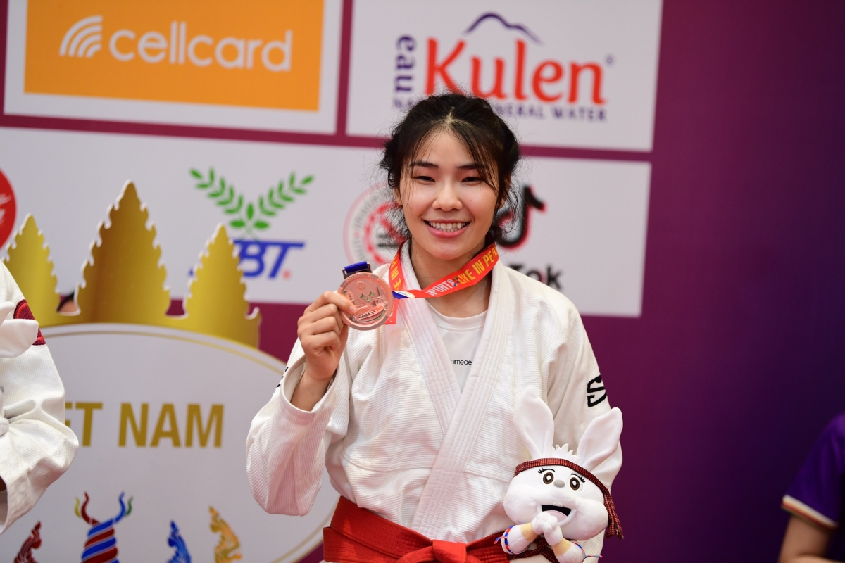 Đặng Thị Huyền giành tấm HCĐ đầu tiên của đội tuyển Jujitsu Việt Nam