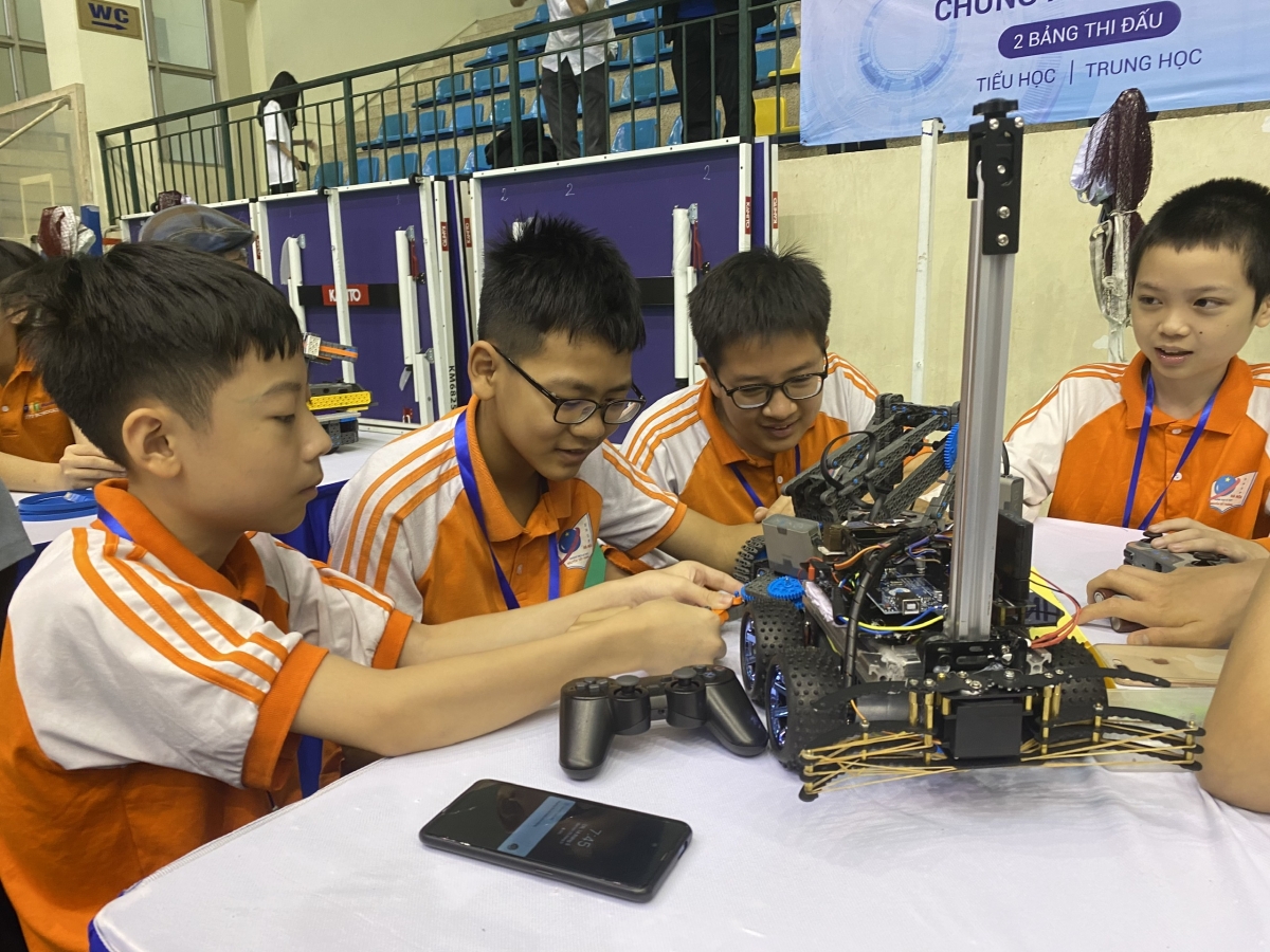 "Nếu mà chúng ta để cho sân chơi này mang đúng tinh thần của khám phá và sáng tạo sẽ rất tuyệt vời - PGS.TS Nguyễn Hoài Nam