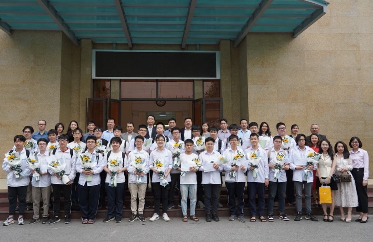 Trường THPT chuyên ĐH Khoa học Tự nhiên gặp mặt học sinh tham dự Kỳ thi chọn đội tuyển quốc gia thi Olympic khu vực và quốc tế năm 2023