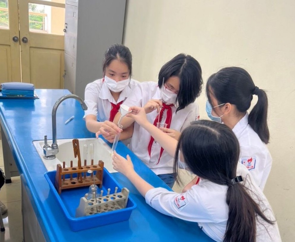 Học sinh lớp cô Phạm Thu Hoài trong giờ học.