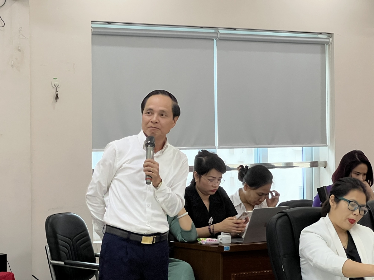 PGS.TS Nguyễn Quang Liệu, Hiệu trưởng Trường THPT Chuyên KHXH Nhân văn ĐHKHXH Nhân văn, ĐHQG Hà Nội phát biểu tại Hội thảo