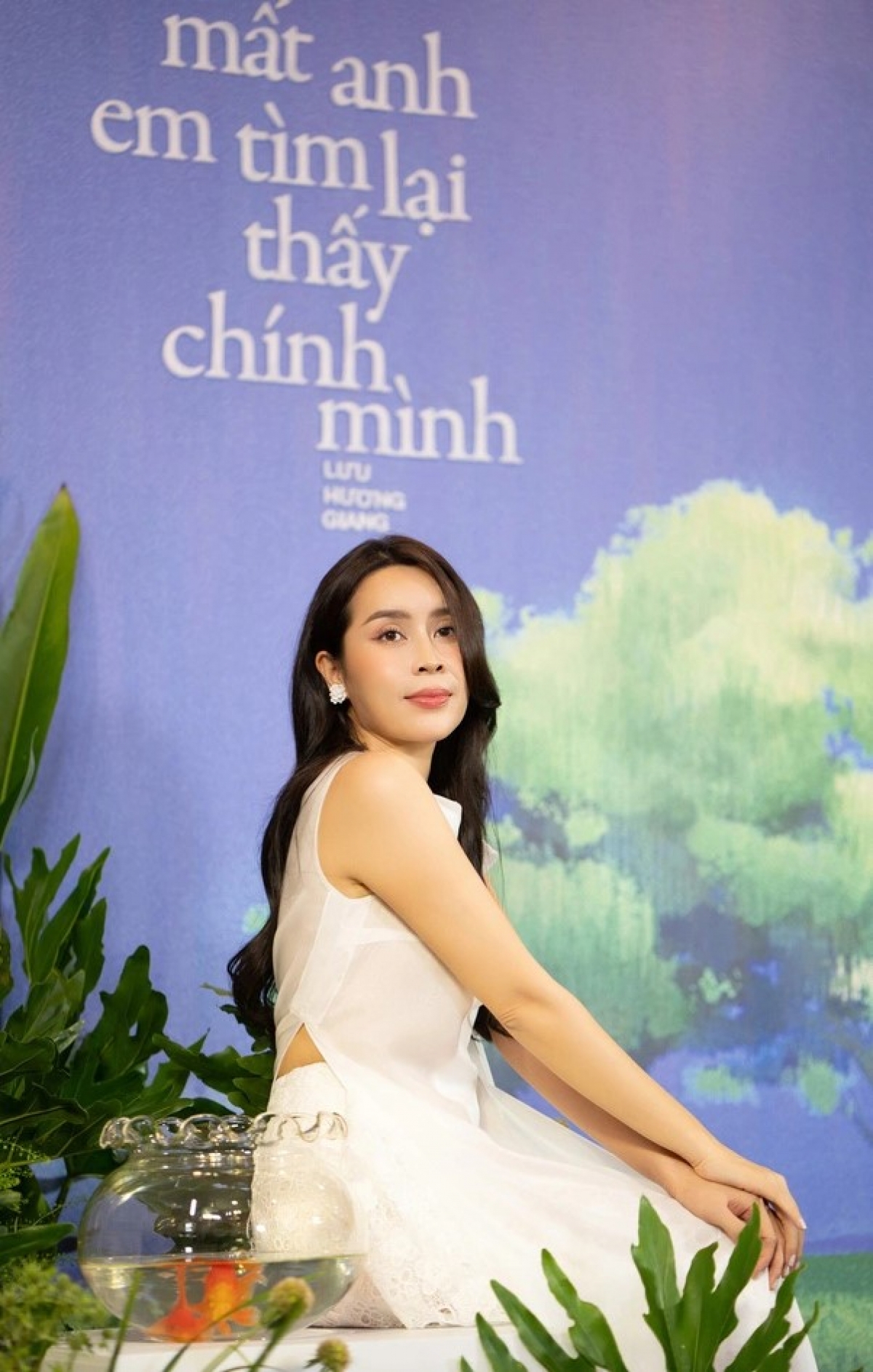 Trong lần trở lại này, Lưu Hương Giang đầu tư cho MV chủ đề của album. Video được quay tại Thái Lan