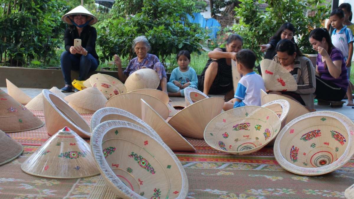 Làm nón ngựa Phú Gia