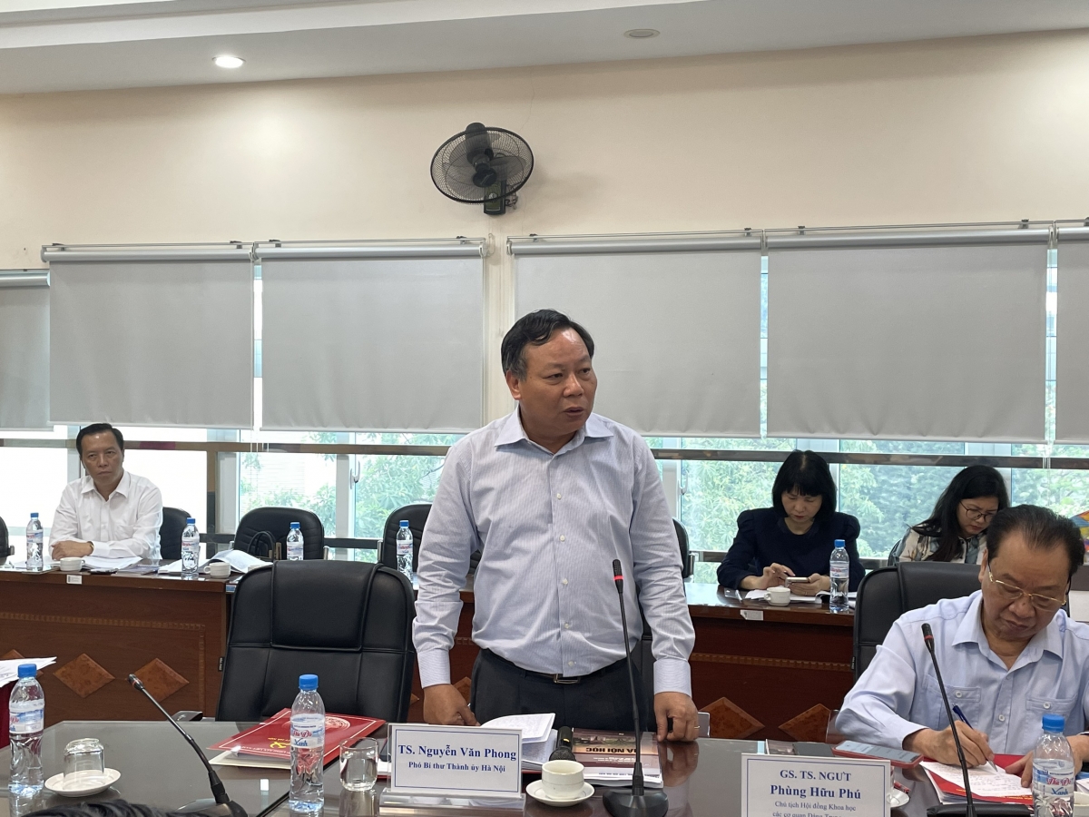 Phó Bí thư Thành ủy Hà Nội, TS Nguyễn Văn Phong phát biểu tại Hội thảo