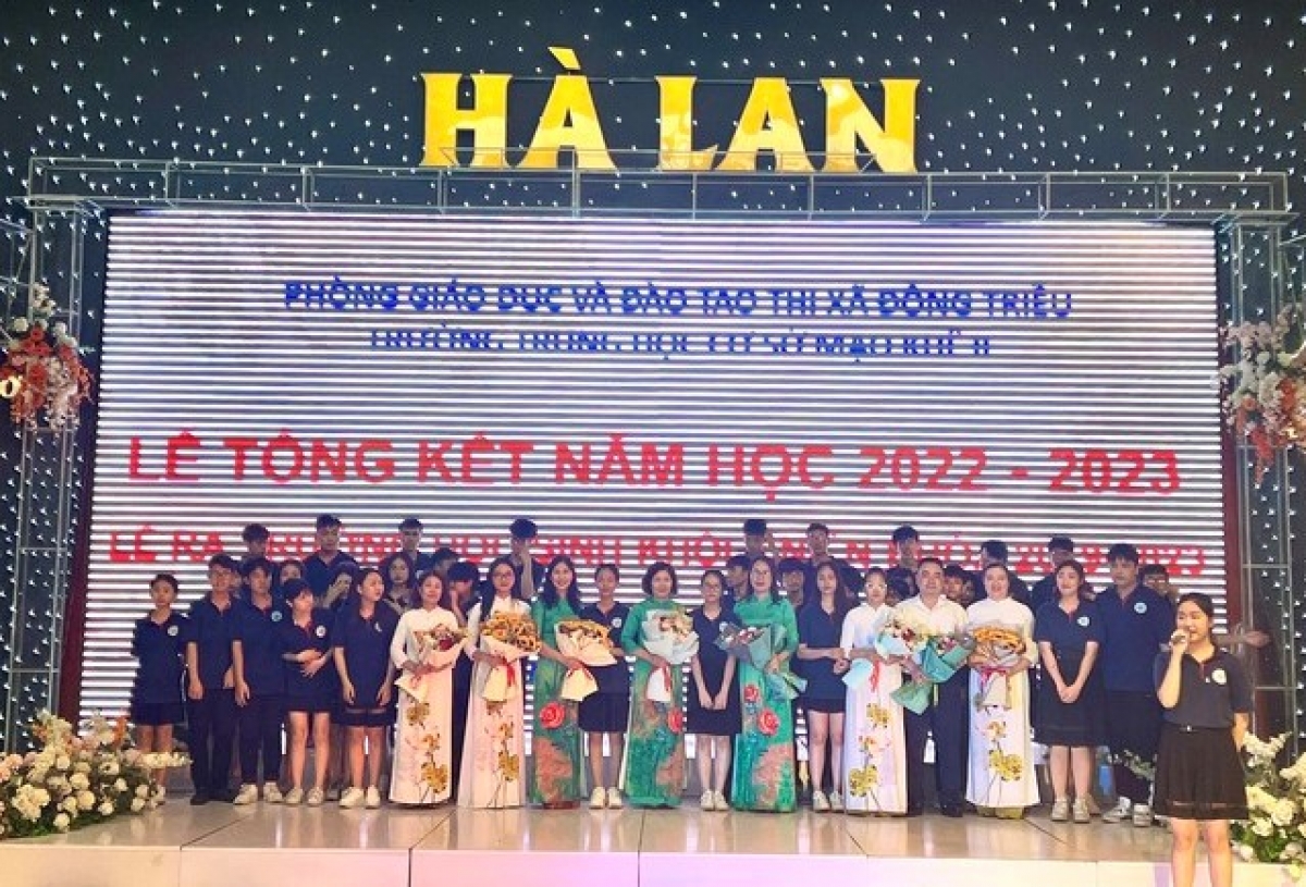 Ngay sau buổi Lễ tổng kết năm học 2022 - 2023, trường THCS Mạo Khê 2 tổ chức Lễ tri ân của học sinh lớp 9