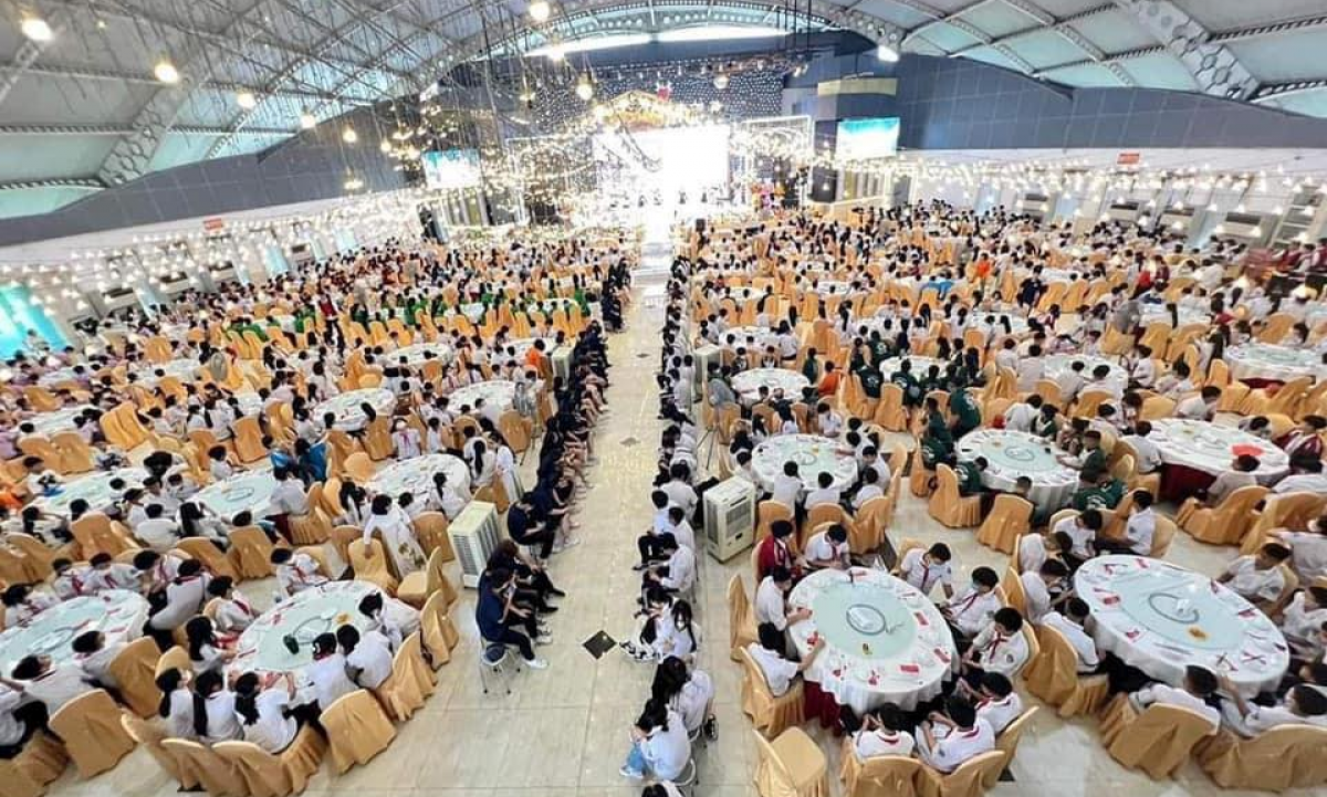 Hình ảnh buổi Lễ tổng kết năm học của trường THCS Mạo Khê 2 được chia sẻ trên mạng xã hội
